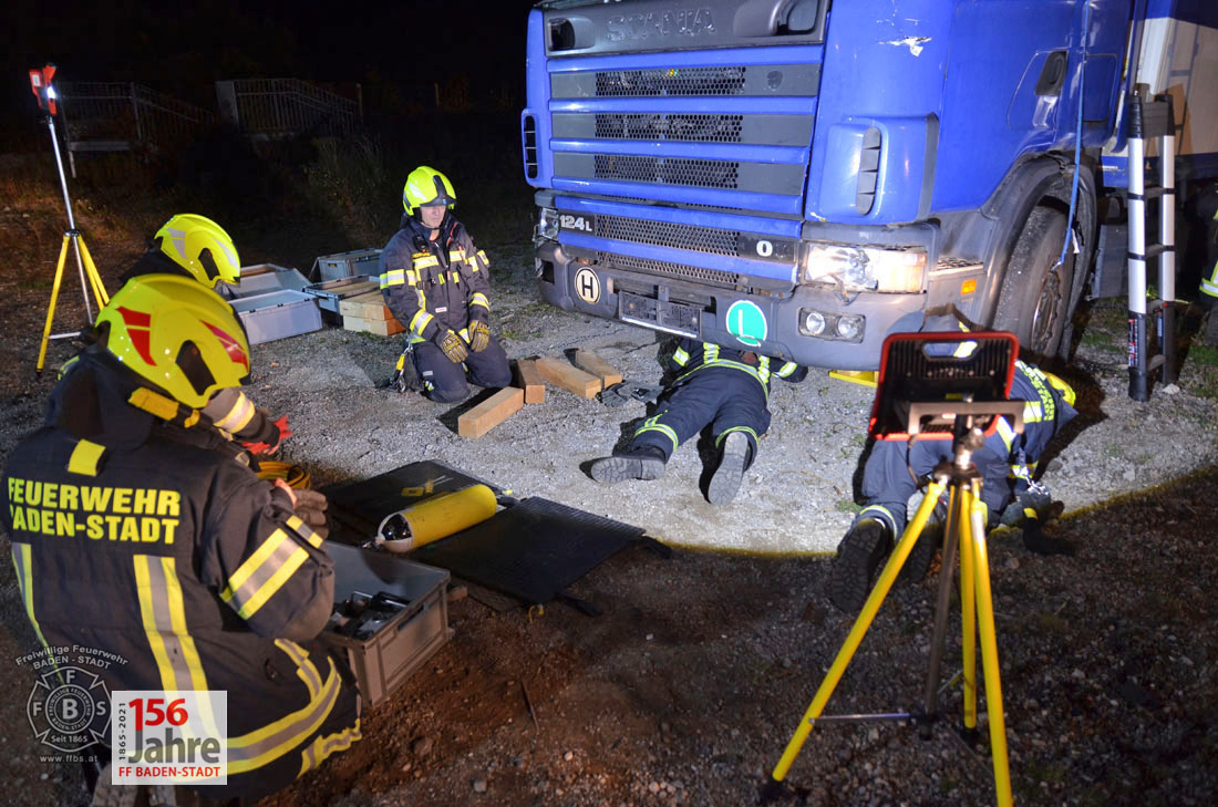 20210929 Praktische Ausbildung  hydraulischer Rettungssatz und Hebekissen FF Baden-Stadt