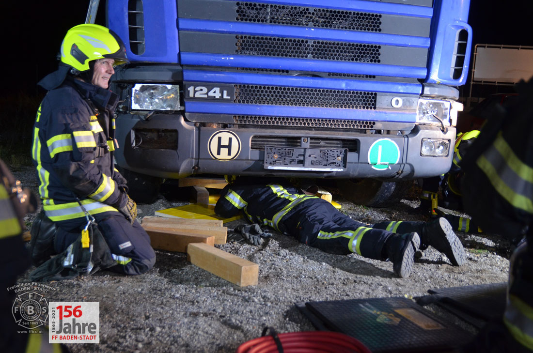 20210929 Praktische Ausbildung  hydraulischer Rettungssatz und Hebekissen FF Baden-Stadt