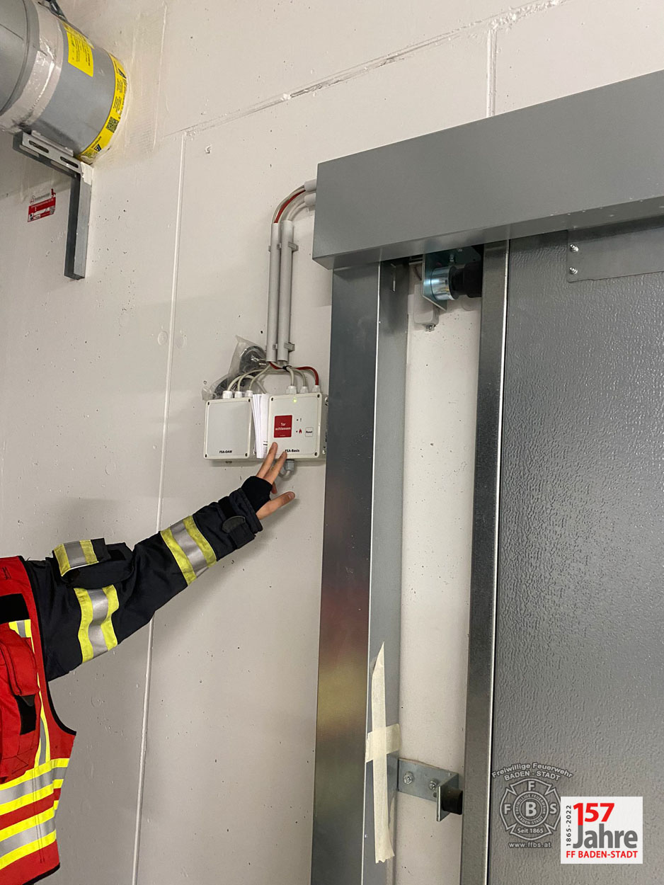 20220522 Tierrettung in Badener Wohnhausanlage - Schlange in Tiefgarage
