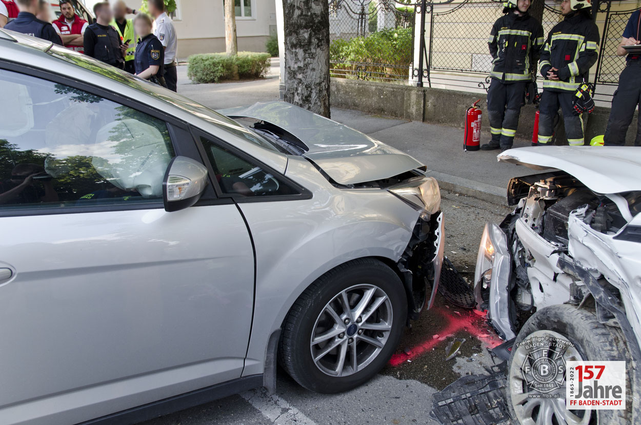20220602 Verkehrsunfall im Badener Stadtgebiet