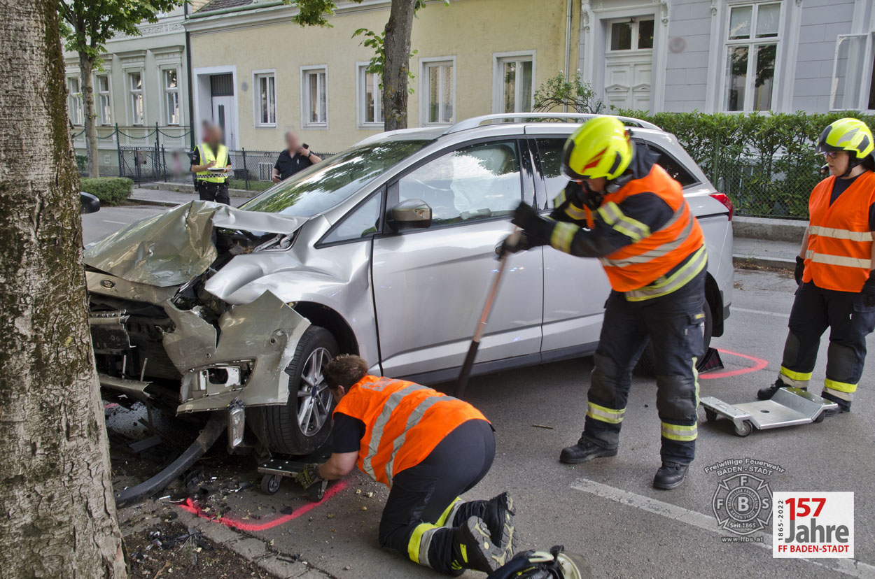 20220602 Verkehrsunfall im Badener Stadtgebiet