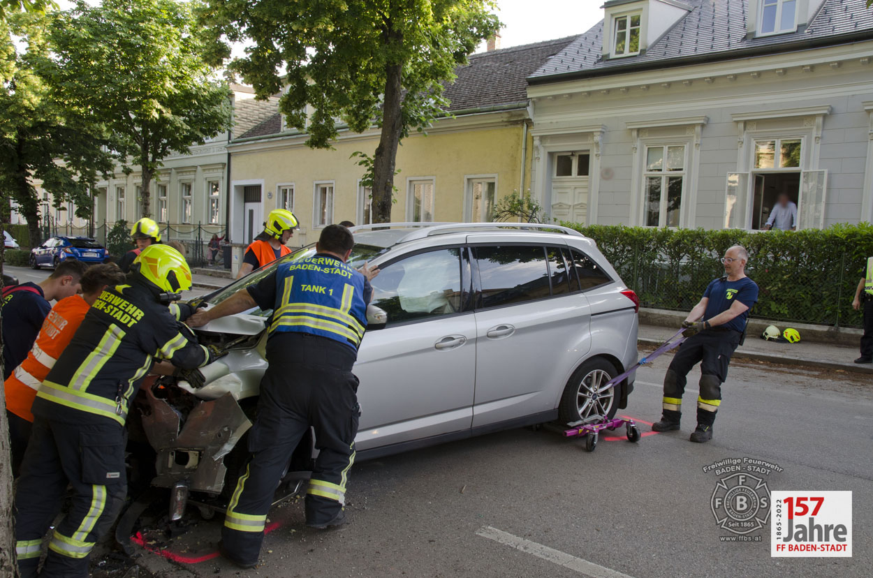 20220602 Verkehrsunfall im Badener Stadtgebiet