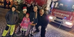 20221206 Nikolaus reist mit Feuerwehr-Drehleiter an in Baden