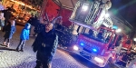 20221206 Nikolaus reist mit Feuerwehr-Drehleiter an in Baden