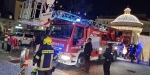 20221206 Nikolaus reist mit Feuerwehr-Drehleiter an in Baden