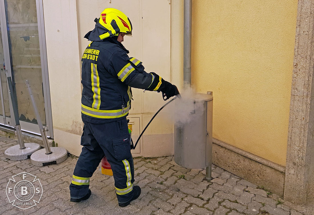 20190118 Müllbehälterbrand FUZO Baden  Foto: Fritz Beichbuchner
