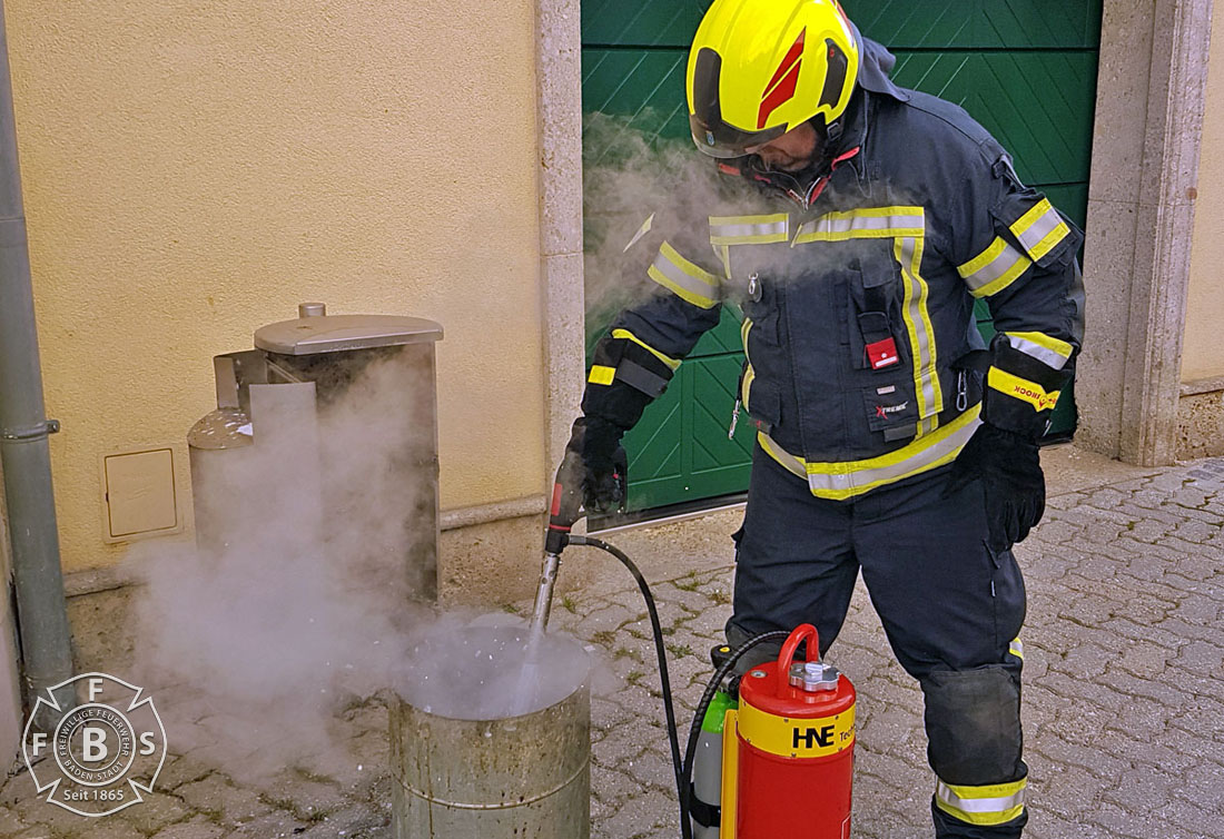 20190118 Müllbehälterbrand FUZO Baden  Foto: Fritz Beichbuchner